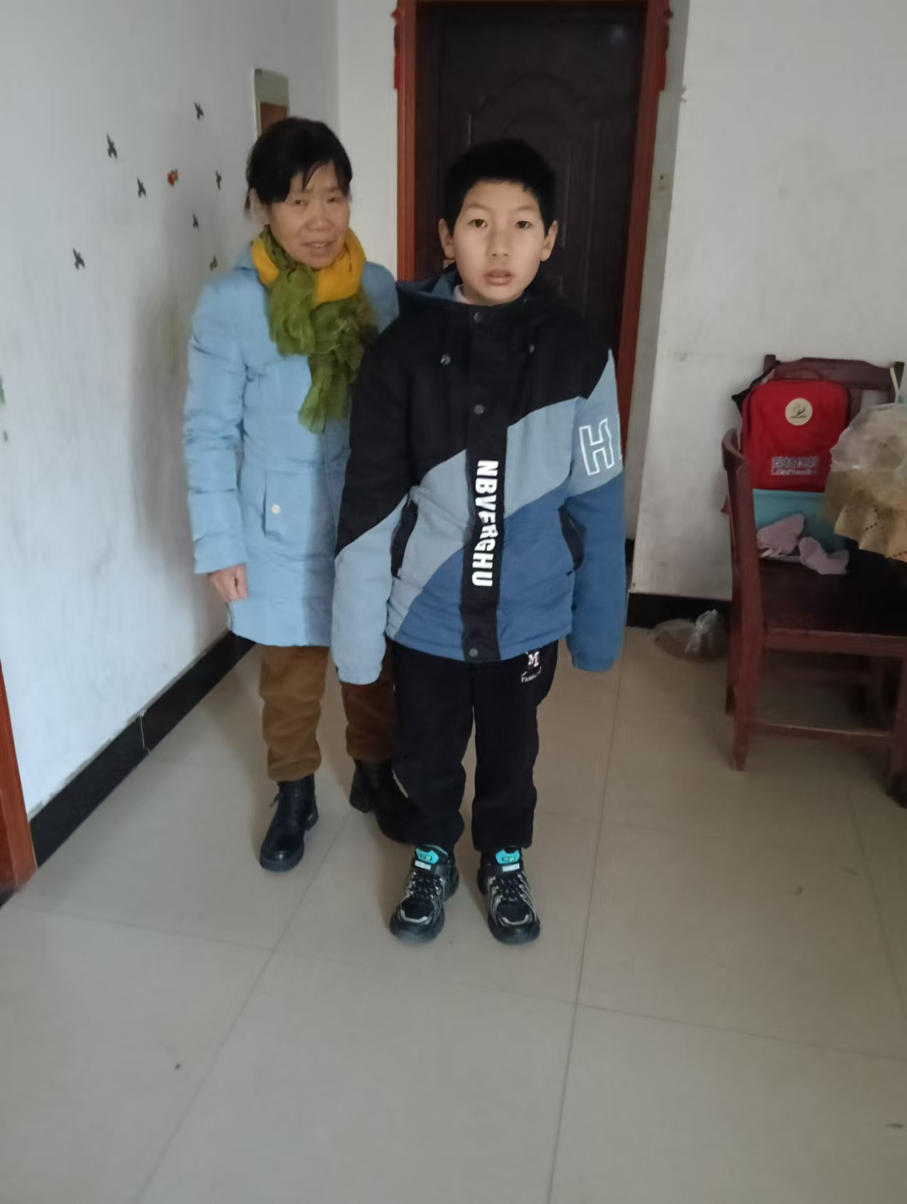 小豪想要一件冬季外套