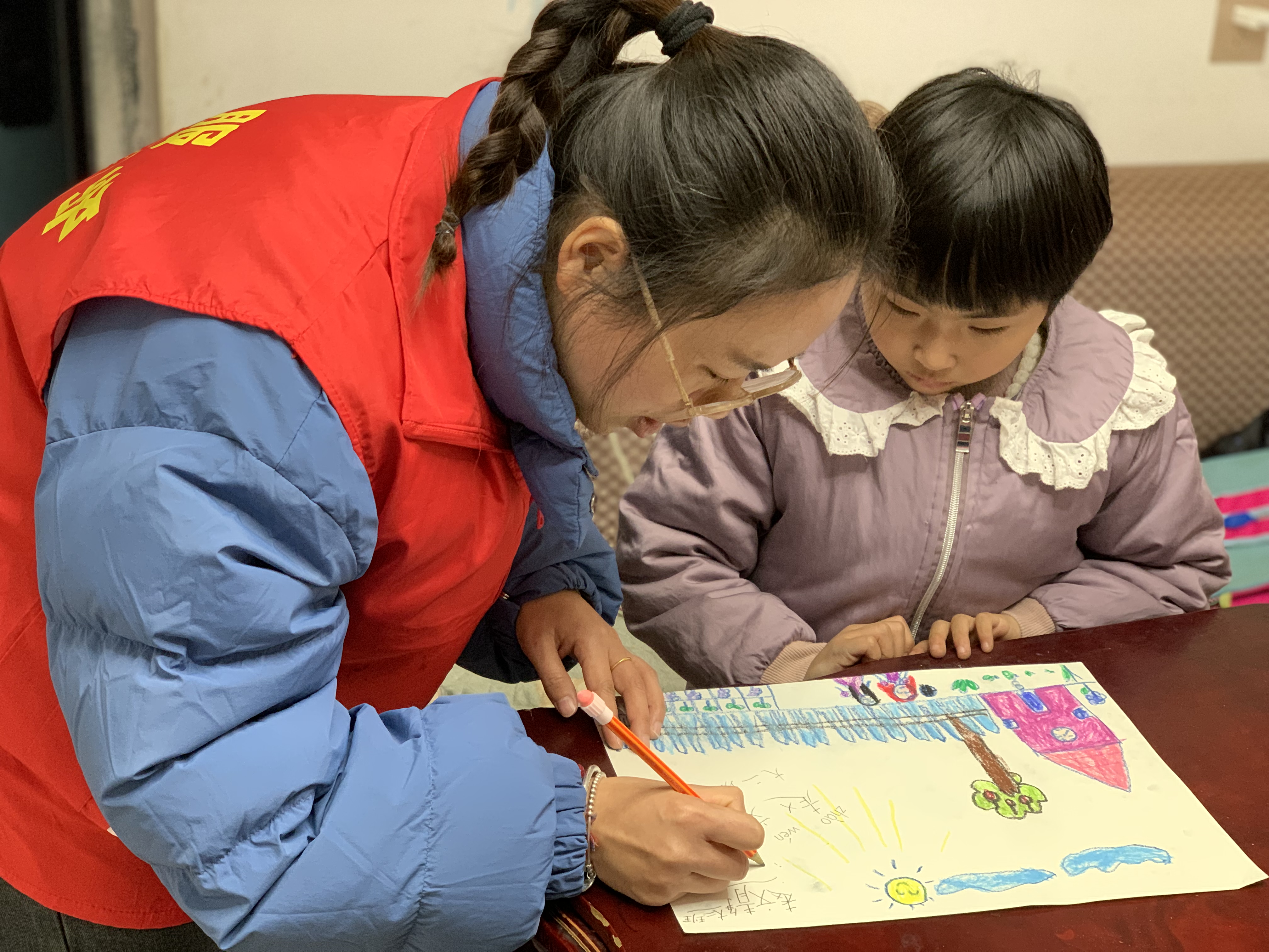 静静想要小麻薯文具盒，画画用品一套